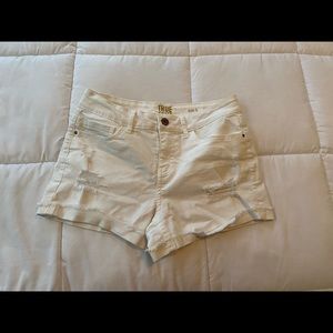 True Craft Size 5 White Denim Shorts